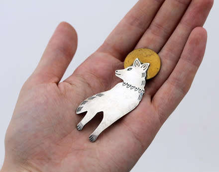 UNUSUAL VINTAGE MEXICAN STERLING SILVER AND BRASS WOLF DESIGN BROOCH. LIMITED EDITION. 925