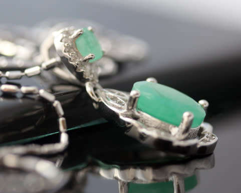 BEAUTIFUL GREEN NATURAL EMERALD GEMSTONES STERLING SILVER PENDANT ITALIAN STERLING SILVER 49cm CHAIN