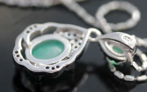 BEAUTIFUL GREEN NATURAL EMERALD GEMSTONES STERLING SILVER PENDANT ITALIAN STERLING SILVER 49cm CHAIN