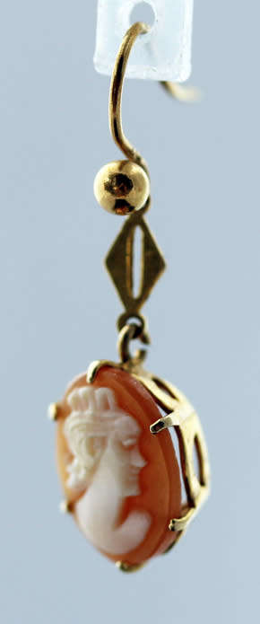 DAINTY ENGLISH VINTAGE 9CT YELLOW GOLD CAMEO EARRINGS. WELL HALLMARKED. CLASSIC!