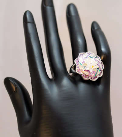 LARGE, BEAUTIFUL MOTHER OF PEARL GEOMETRIC DESIGN STERLING SILVER RING. WONDERFUL DETAIL