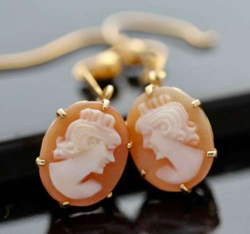 DAINTY ENGLISH VINTAGE 9CT YELLOW GOLD CAMEO EARRINGS. WELL HALLMARKED. CLASSIC!