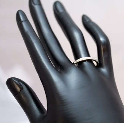 VINTAGE SLENDER HALF ETERNITY DIAMOND RING IN 9CT YELLOW & WHITE 375 GOLD. ENGLISH SHEFFIELD ASSAY