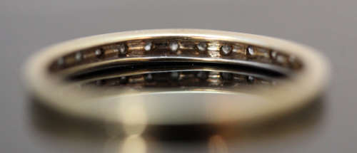 VINTAGE SLENDER HALF ETERNITY DIAMOND RING IN 9CT YELLOW & WHITE 375 GOLD. ENGLISH SHEFFIELD ASSAY