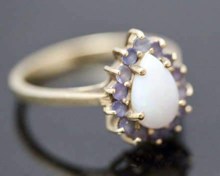 VINTAGE 9CT YELLOW GOLD PEAR FACETED NATURAL OPAL AND TANZANITE RING