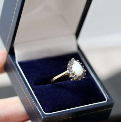 VINTAGE 9CT YELLOW GOLD PEAR FACETED NATURAL OPAL AND TANZANITE RING