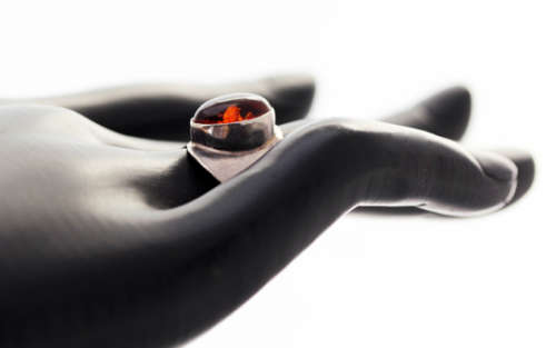 LARGE VINTAGE BROADSHANK STERLING SILVER RING WITH NATURAL BALTIC AMBER CABOCHON. 925