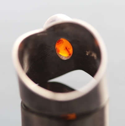 LARGE VINTAGE BROADSHANK STERLING SILVER RING WITH NATURAL BALTIC AMBER CABOCHON. 925