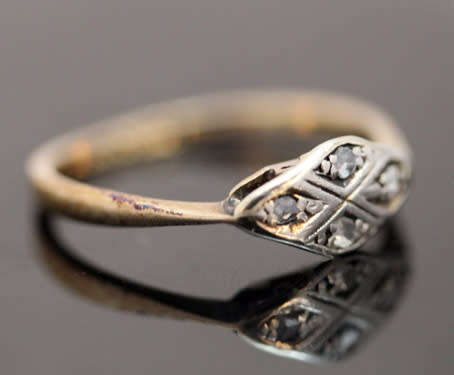 ANTIQUE ENGLISH DIAMOND PLATINUM AND 9CT YELLOW GOLD RING. DIAMONDS GEM TESTED