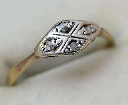 ANTIQUE ENGLISH DIAMOND PLATINUM AND 9CT YELLOW GOLD RING. DIAMONDS GEM TESTED