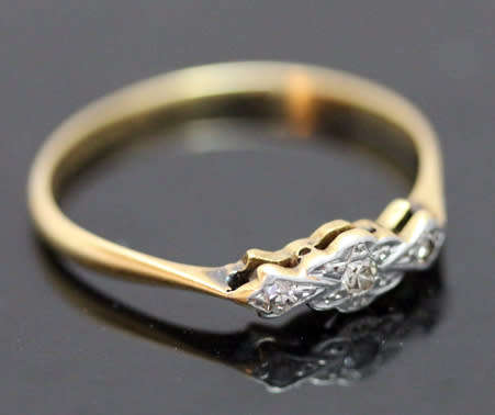VINTAGE ART DECO DIAMOND TRILOGY 18CT YELLOW GOLD AND PLATINUM RING. circa 1930