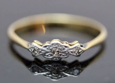 VINTAGE ART DECO DIAMOND TRILOGY 18CT YELLOW GOLD AND PLATINUM RING. circa 1930