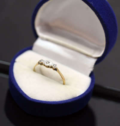 VINTAGE ART DECO DIAMOND TRILOGY 18CT YELLOW GOLD AND PLATINUM RING. circa 1930