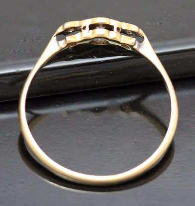 VINTAGE ART DECO DIAMOND TRILOGY 18CT YELLOW GOLD AND PLATINUM RING. circa 1930