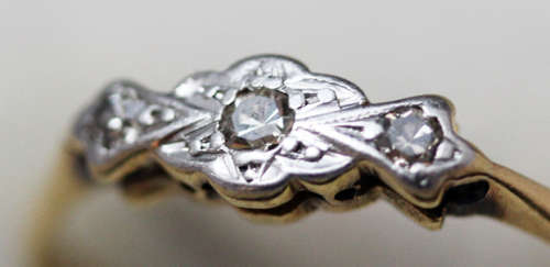 VINTAGE ART DECO DIAMOND TRILOGY 18CT YELLOW GOLD AND PLATINUM RING. circa 1930