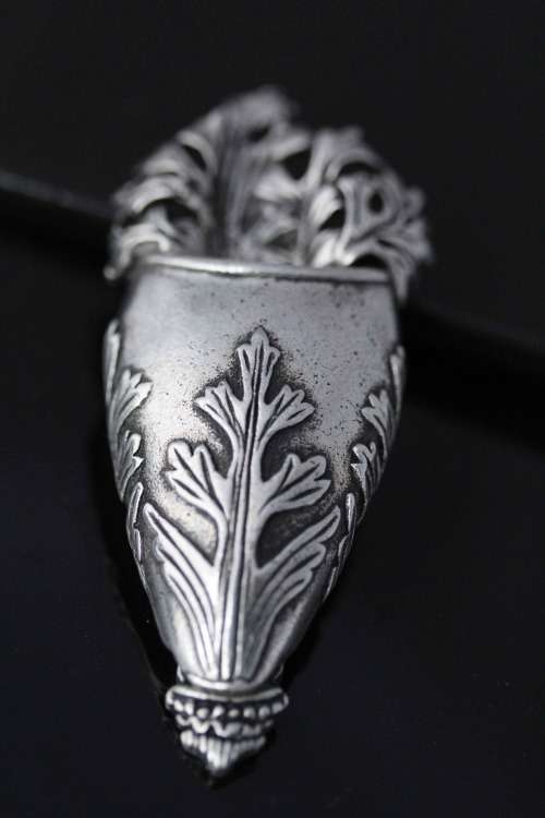 UNUSUAL VINTAGE COLLECTABLE TUSSIE MUSSIE (BOUTONNIER) BROOCH FOR FRESH FLOWER POSY