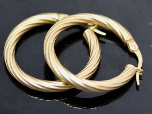 CLASSIC VINTAGE ENGLISH 9CT YELLOW GOLD HOOP EARRINGS WITH TWISTED DETAIL. GOOD SIZE 25 mm DIAMETER