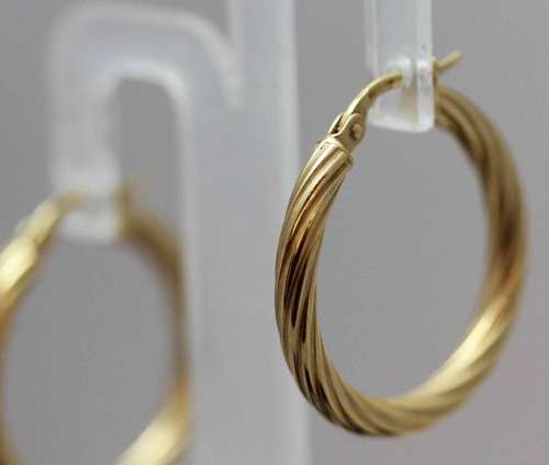 CLASSIC VINTAGE ENGLISH 9CT YELLOW GOLD HOOP EARRINGS WITH TWISTED DETAIL. GOOD SIZE 25 mm DIAMETER