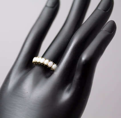 MAGNIFICENT VINTAGE OPAL 9CT YELLOW GOLD RING. 375. SHEFFIELD ASSAY MARK.