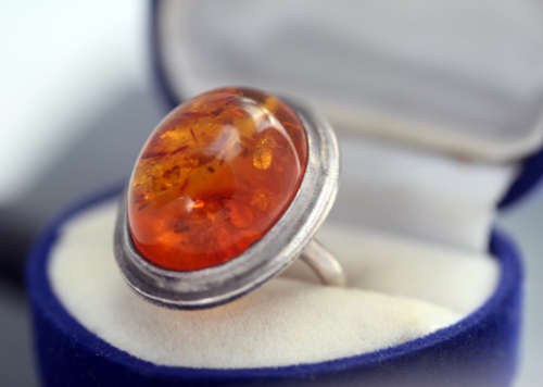 LARGE VINTAGE NATURAL BALTIC AMBER FROM BUDAPEST STERLING SILVER RING. FASCINATING INCLUSIONS!