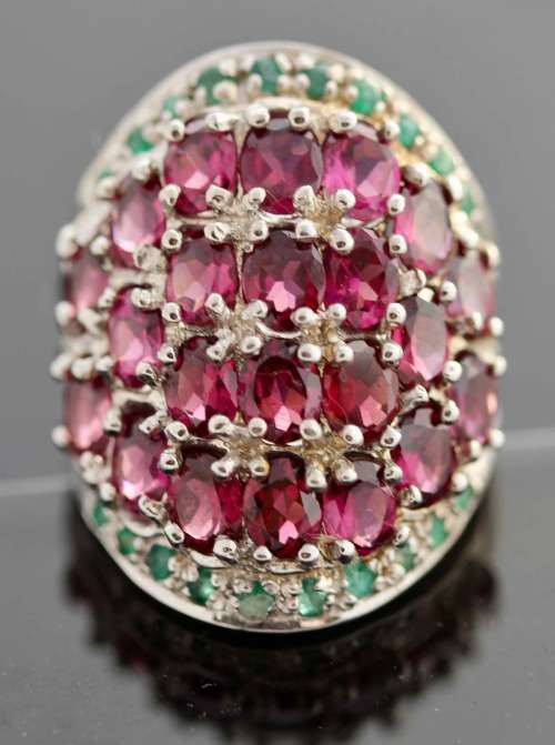 LARGE SOLID STERLING SILVER RING A RIOT OF GLORIOUS RHODOLITE GARNET AND EMERALD REAL GEMSTONES