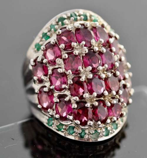 LARGE SOLID STERLING SILVER RING A RIOT OF GLORIOUS RHODOLITE GARNET AND EMERALD REAL GEMSTONES