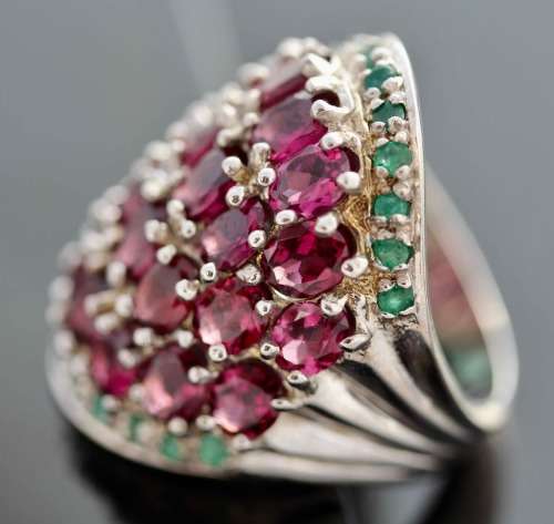 LARGE SOLID STERLING SILVER RING A RIOT OF GLORIOUS RHODOLITE GARNET AND EMERALD REAL GEMSTONES