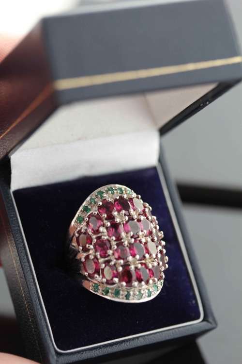 LARGE SOLID STERLING SILVER RING A RIOT OF GLORIOUS RHODOLITE GARNET AND EMERALD REAL GEMSTONES