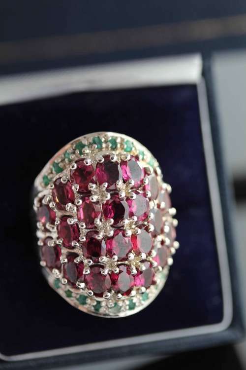 LARGE SOLID STERLING SILVER RING A RIOT OF GLORIOUS RHODOLITE GARNET AND EMERALD REAL GEMSTONES