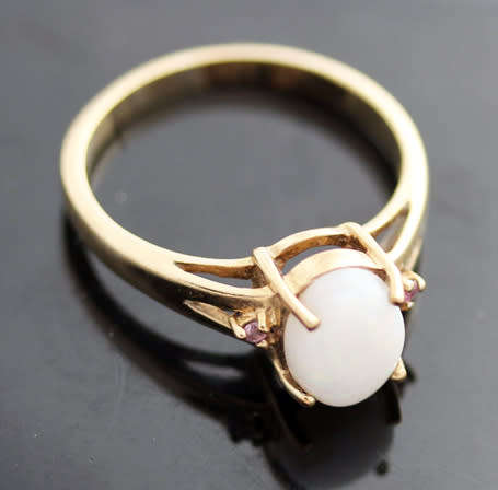 VINTAGE OPAL SOLITAIRE CABOCHON 9CT YELLOW GOLD RING WITH PINK SAPPHIRE ACCENTS - INCREDIBLE LUSTRE!