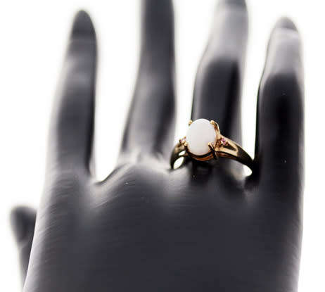 VINTAGE OPAL SOLITAIRE CABOCHON 9CT YELLOW GOLD RING WITH PINK SAPPHIRE ACCENTS - INCREDIBLE LUSTRE!