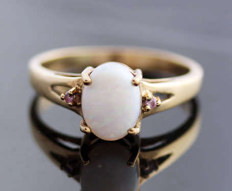 VINTAGE OPAL SOLITAIRE CABOCHON 9CT YELLOW GOLD RING WITH PINK SAPPHIRE ACCENTS - INCREDIBLE LUSTRE!