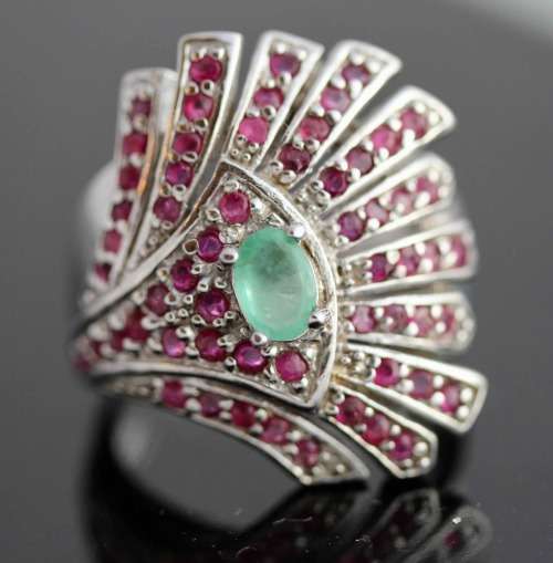 LARGE, HEAVY SOLID STERLING SILVER REAL RUBY AND EMERALD RING BROAD SHANK 9,8 grams!