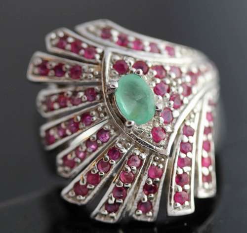 LARGE, HEAVY SOLID STERLING SILVER REAL RUBY AND EMERALD RING BROAD SHANK 9,8 grams!