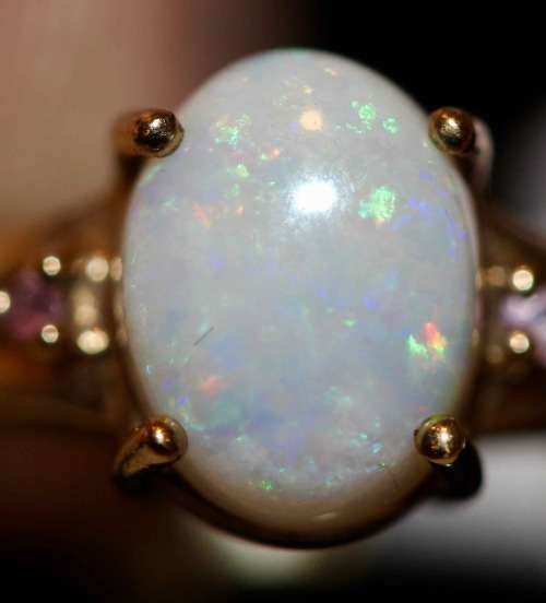 VINTAGE OPAL SOLITAIRE CABOCHON 9CT YELLOW GOLD RING WITH PINK SAPPHIRE ACCENTS - INCREDIBLE LUSTRE!
