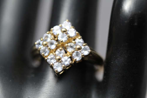 ENGLISH VINTAGE REAL TANZANITE GEMSTONE 9CT YELLOW GOLD RING. WELL HALLMARKED!