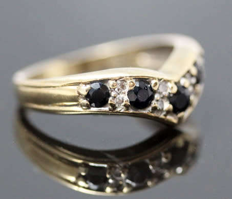 VINTAGE ENGLISH SAPPHIRE AND DIAMOND 9CT YELLOW GOLD CHEVRON RING. SOLID PIECE.  WELL HALLMARKED!