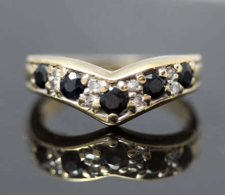 VINTAGE ENGLISH SAPPHIRE AND DIAMOND 9CT YELLOW GOLD CHEVRON RING. SOLID PIECE.  WELL HALLMARKED!