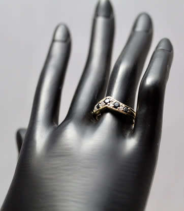 VINTAGE ENGLISH SAPPHIRE AND DIAMOND 9CT YELLOW GOLD CHEVRON RING. SOLID PIECE.  WELL HALLMARKED!