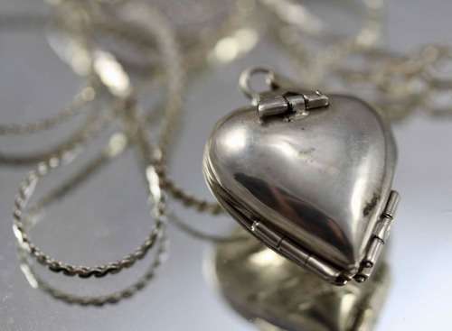 UNUSUAL AND COLLECTABLE MULTI-HEART DESIGN LOCKET IN STERLING SILVER. 4 LOCKETS for 4 PHOTOGRAPHS!