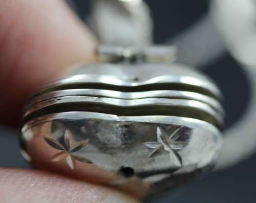 UNUSUAL AND COLLECTABLE MULTI-HEART DESIGN LOCKET IN STERLING SILVER. 4 LOCKETS for 4 PHOTOGRAPHS!