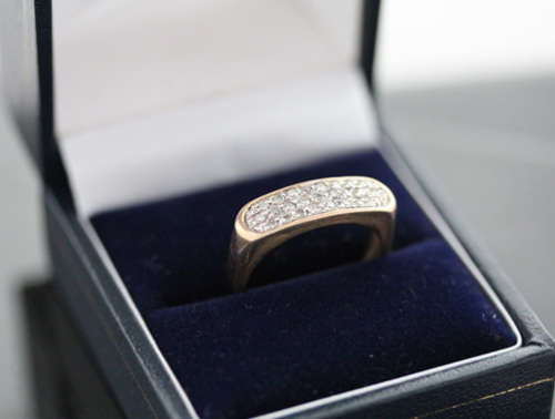 VINTAGE DIAMOND PAVÉ SET 9CT WHITE AND YELLOW GOLD RING 0,25ct JEWELLER CERT Inc R9000 - VERY SOLID
