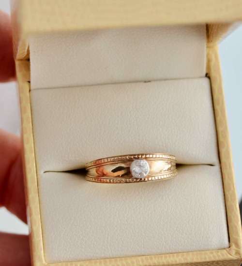 VINTAGE ENGLISH 9CT YELLOW GOLD SOLID WEDDING BAND DIAMOND SOLITAIRE 3,2 gr JEWELLER CERT R8'500