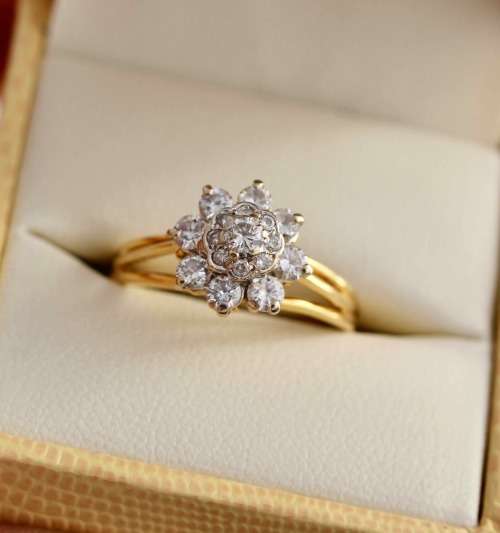 18ct YELLOW GOLD DIAMOND RING 0,88ct. JEWELLER EVALUATION CERT R40'000 included   4,28 grams