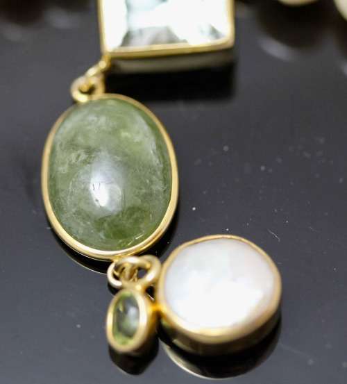 NATURAL PEARL NECKLACE WITH AMETHYST, PERIDOT, BAROQUE PEARL. FASCINATING INCLUSIONS.