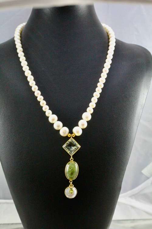 NATURAL PEARL NECKLACE WITH AMETHYST, PERIDOT, BAROQUE PEARL. FASCINATING INCLUSIONS.