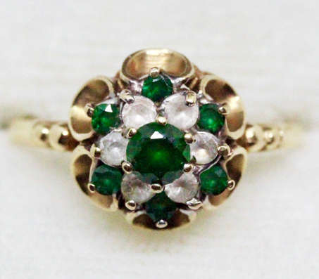 ORNATE VINTAGE EMERALD AND WHITE SPINEL 9CT YELLOW GOLD RING. *JEWELLER'S EVALUATION R16'800*