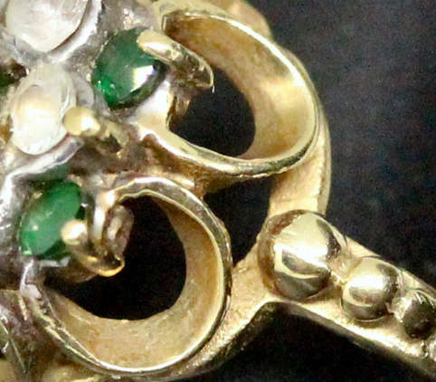 ORNATE VINTAGE EMERALD AND WHITE SPINEL 9CT YELLOW GOLD RING. *JEWELLER'S EVALUATION R16'800*
