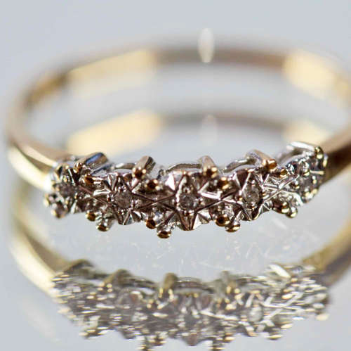 DAINTY 9CT YELLOW GOLD AND DIAMOND HALF ETERNITY WEDDING RING. ENGLISH VINTAGE LONDON ASSAY