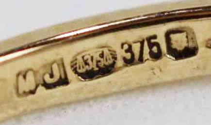 DAINTY 9CT YELLOW GOLD AND DIAMOND HALF ETERNITY WEDDING RING. ENGLISH VINTAGE LONDON ASSAY